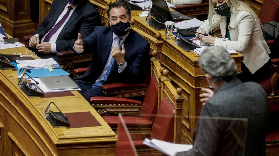 Άδωνις Γεωργιάδης και Παύλος Πολάκης στη Βουλή