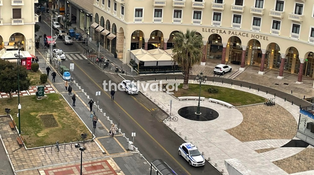 ΤΩΡΑ: Τηλεφώνημα για βόμβα στο κέντρο της Θεσσαλονίκης – Εκκενώνονται καταστήματα
