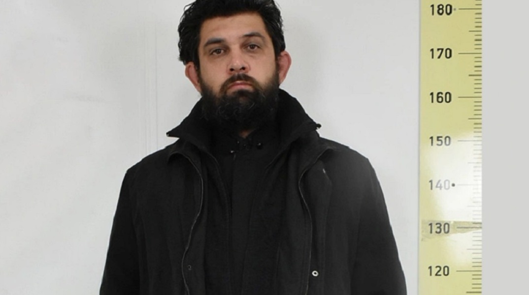 Αυτός είναι ο σάτυρος ιερέας στα Κάτω Πατήσια