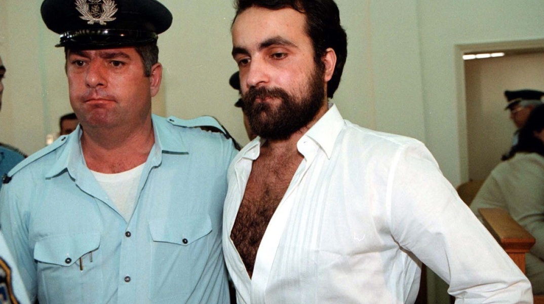 Ο Θεόφιλος Σεχίδης στο δικαστήριο το 1998. 