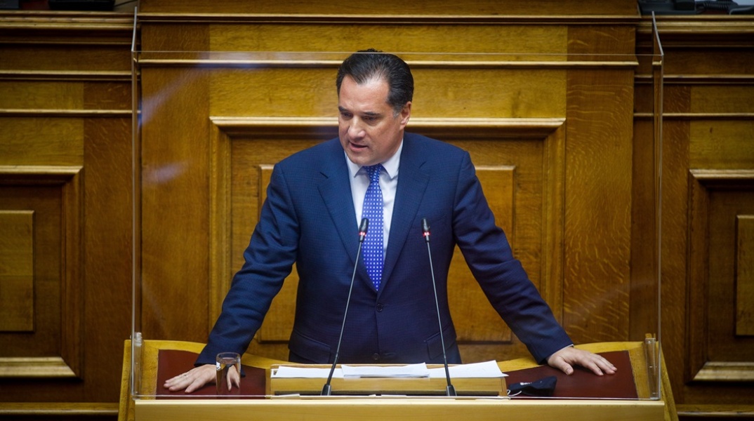 Ο υπουργός Ανάπτυξης και Επενδύσεων, Άδωνις Γεωργιάδης, στο βήμα της Βουλής των Ελλήνων