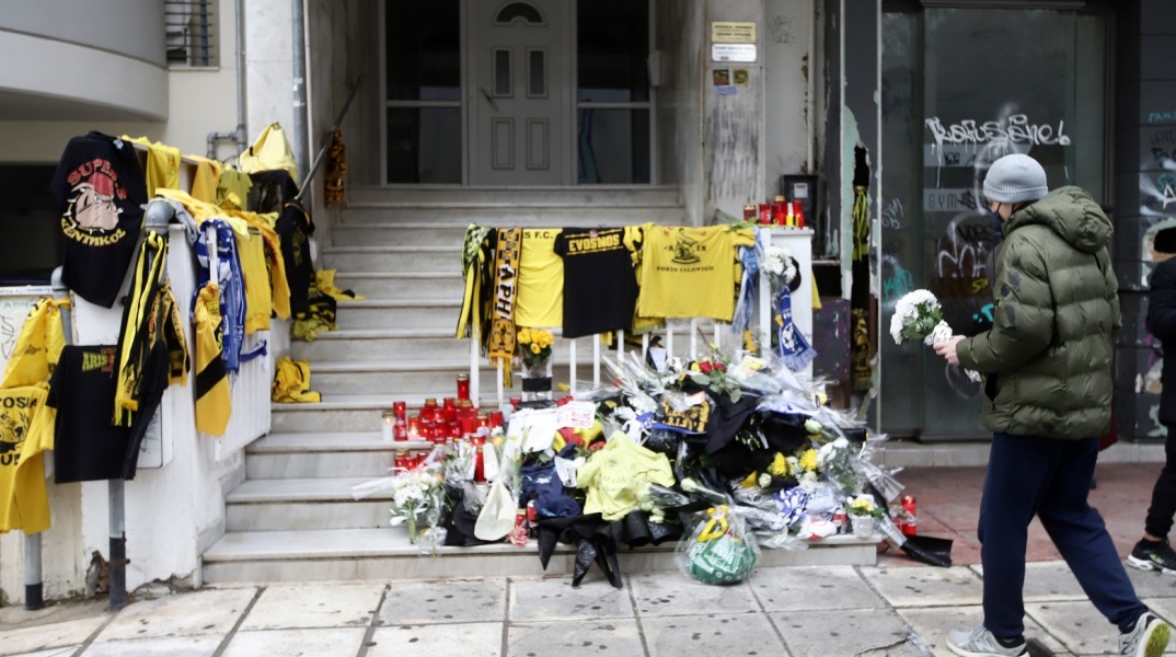 Το σημείο που δολοφονήθηκε ο 19χρονος Άλκης στη Θεσσαλονίκη από χούλιγαν