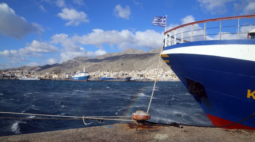 Δεμένα τα πλοία στα λιμάνια – Ποια δρομολόγια δεν πραγματοποιούνται