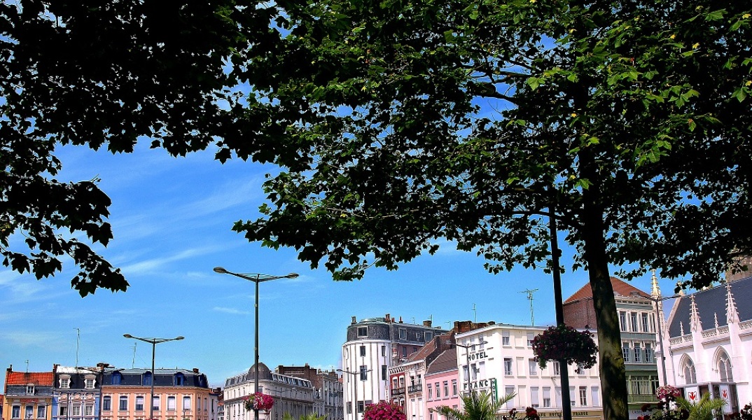 Πλατεία στην πόλη Ρουμπέ στη Γαλλία