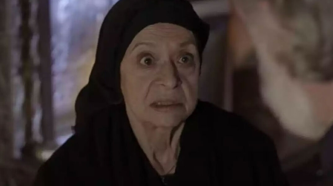 Η Όλγα Δαμάνη ως «γιαγιά Ειρήνη» στη σειρά «Σασμός»