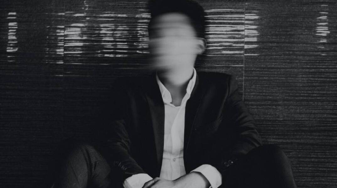 άντρας χωρίς πρόσωπο