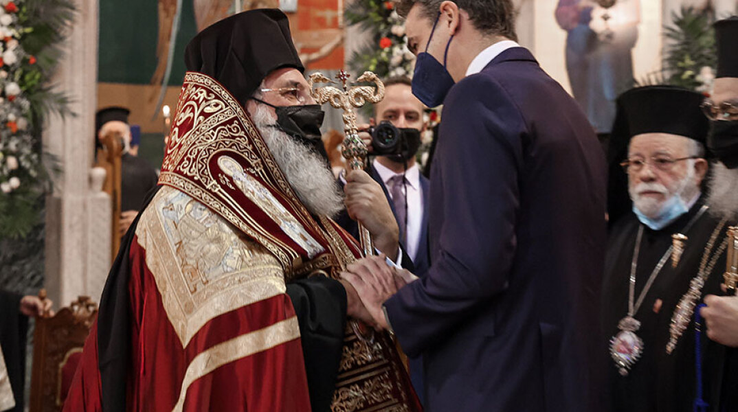 Ο πρωθυπουργός Κυριάκος Μητσοτάκης με τον αρχιεπίσκοπο Κρήτης Ευγένιο