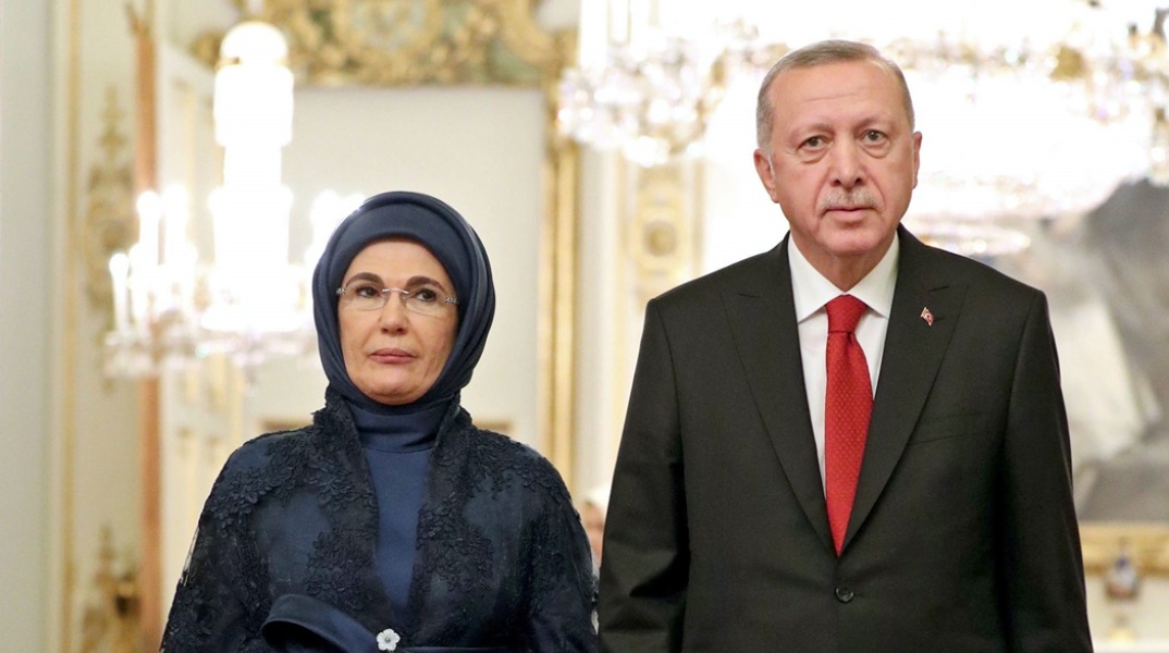 Ο Τούρκος πρόεδρος Ρετζέπ Ταγίπ Ερντογάν, με τη σύζυγό του, Εμινέ