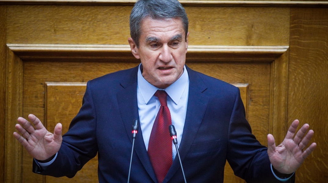 Ο βουλευτής του ΚΙΝΑΛ, Ανδρέας Λοβέρδος, στο βήμα της Βουλής των Ελλήνων