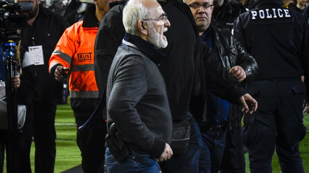 Ο Ιβάν Σαββίδης μπήκε με όπλο στην αναμέτρηση ΠΑΟΚ με ΑΕΚ το 2018