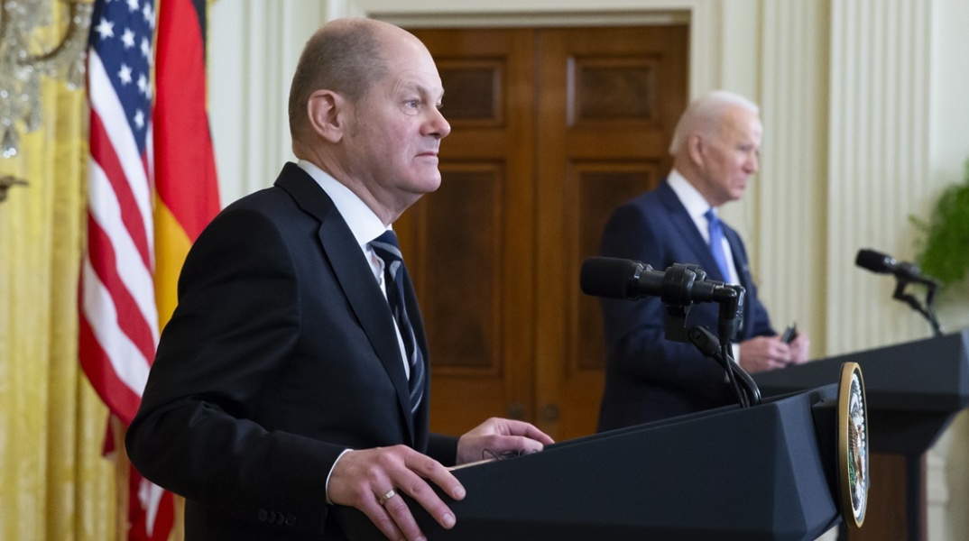 Όλαφ Σολτς και Τζο Μπάιντεν στη διάρκεια της κοινής συνέντευξης Τύπου στην Ουάσιγκτον