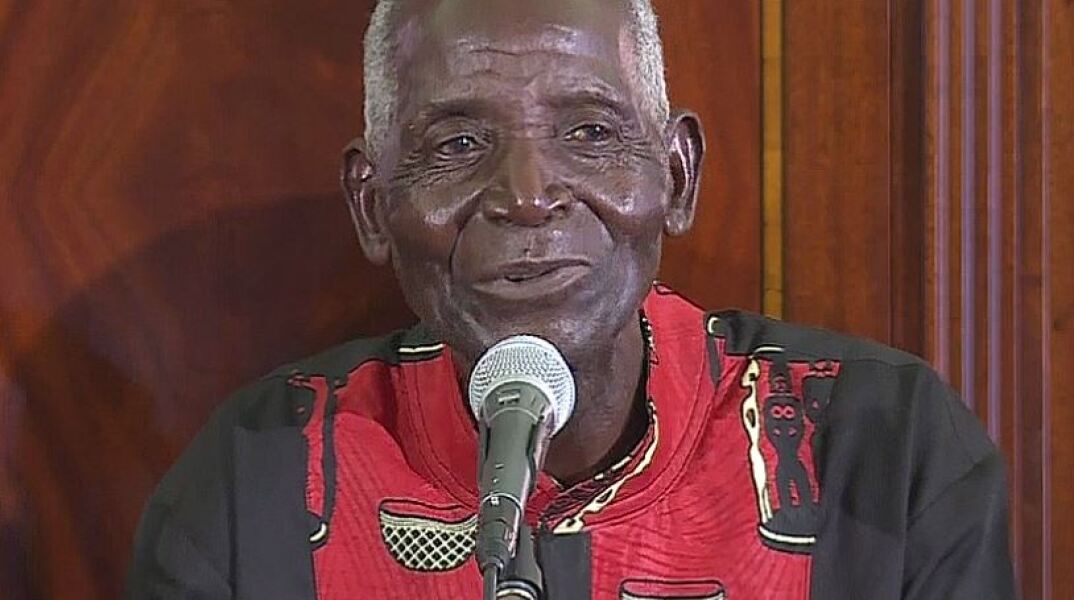 Ο 92χρονος Γκίντες Τσαλαμάντα, μουσικός από το Μαλάουι
