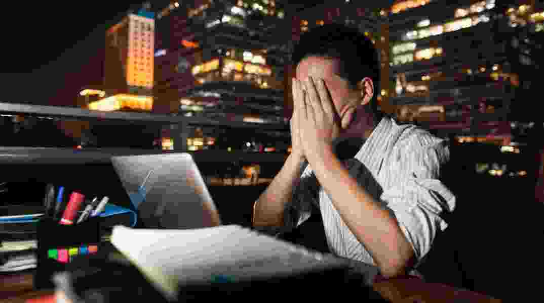 Κίνα: Ο αιφνίδιος θάνατος ενός εργαζόμενου φέρνει ξανά στο προσκήνιο τη συζήτηση για τα εξαντλητικά ωράρια εργασίας και την κουλτούρα των υπερωριών	