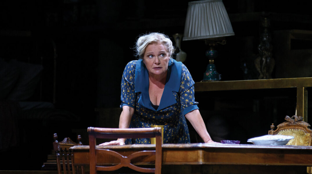 Η Μαρία Καβογιάννη στην παράσταση «Τρίτο Στεφάνι»