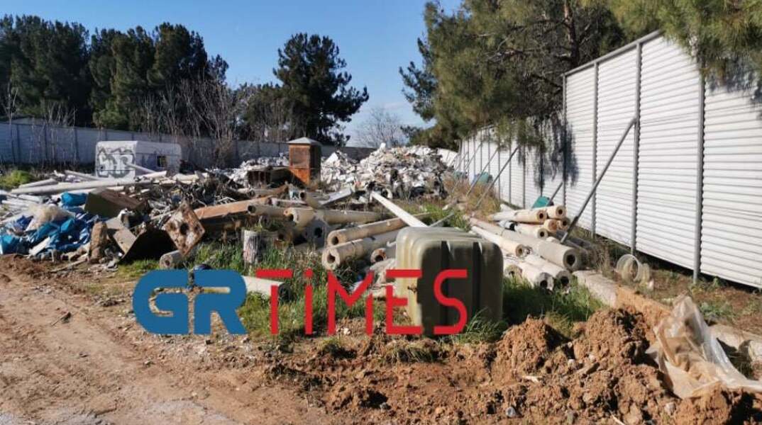 Το σημείο όπου βρέθηκε νεκρό το νεογέννητο μωρό στη Θεσσαλονίκη 