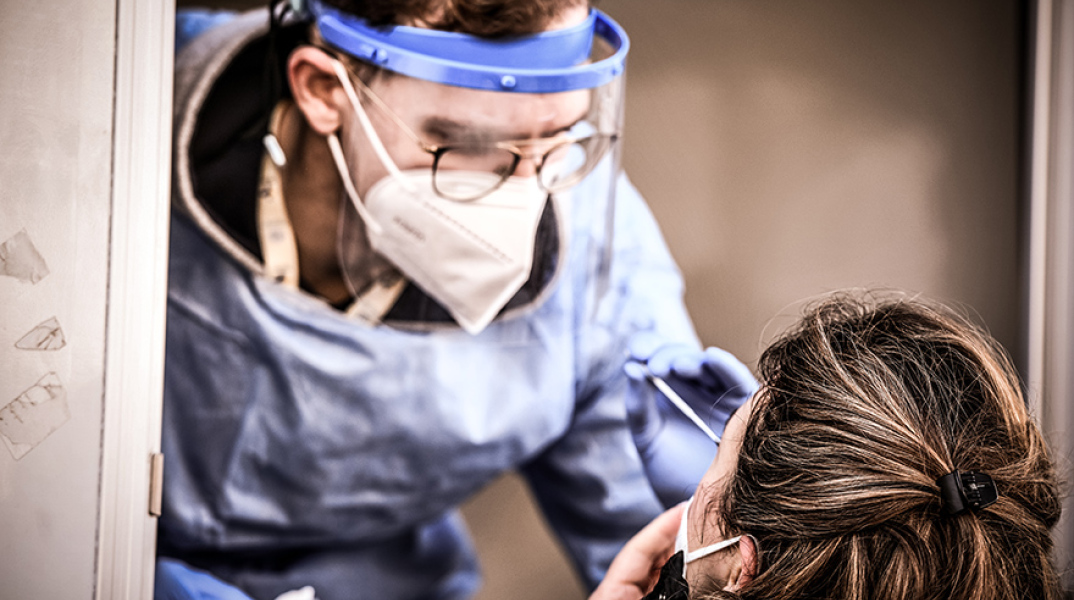 Κλιμάκια του ΕΟΔΥ πραγματοποιούν rapid test