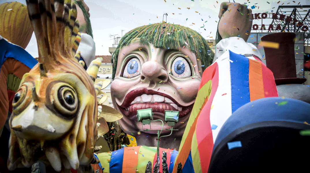 Πατρινό καρναβάλι: Στιγμιότυπο από την παρέλαση περασμένων ετών © EUROKINISSI