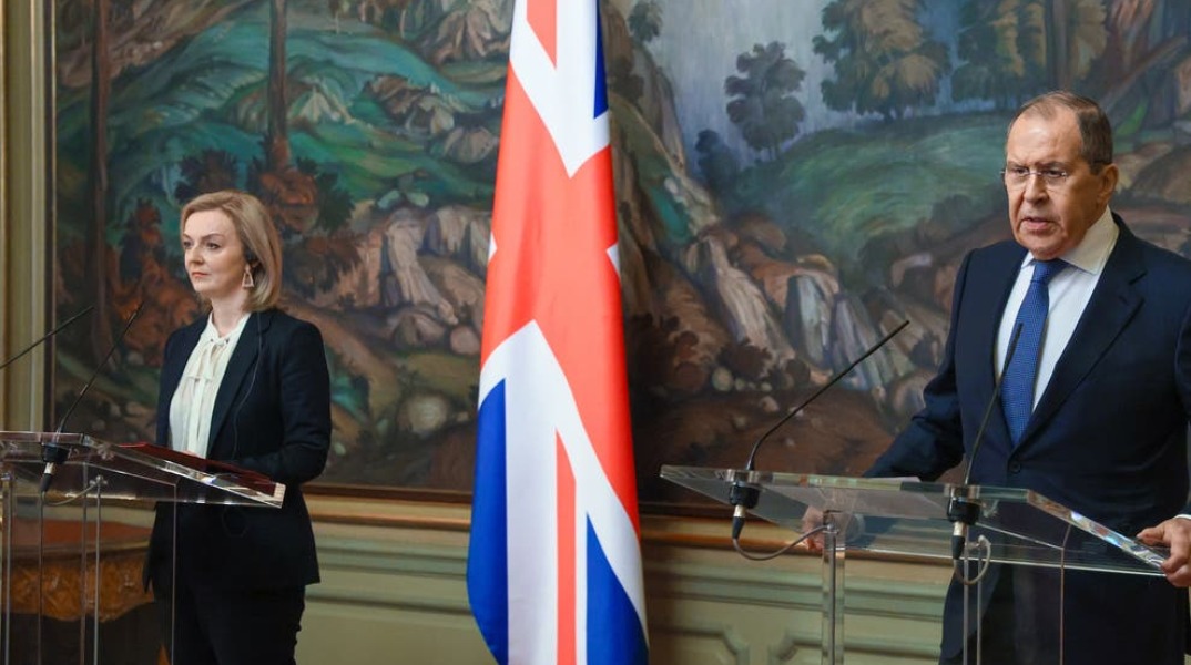 Ρωσία-Βρετανία: Επεισοδιακή συνάντηση των ΥΠΕΞ - Η Λιζ Τρας μπέρδεψε τα...εδάφη