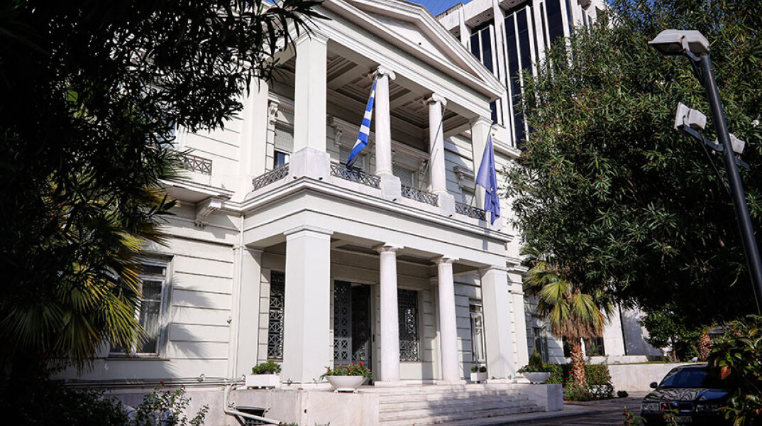 Το Υπουργείο Εξωτερικών καλεί τους Έλληνες στην Ουκρανία να είναι σε επαφή με την ελληνική πρεσβεία
