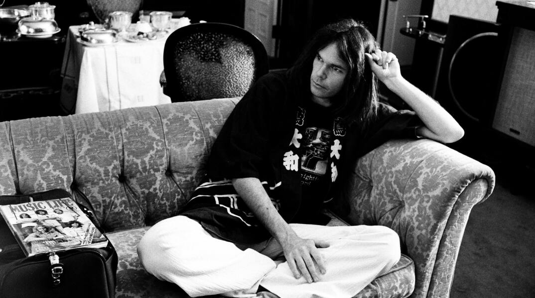 Ο Neil Young κατά τη διάρκεια συνέντευξης στην Ιαπωνία