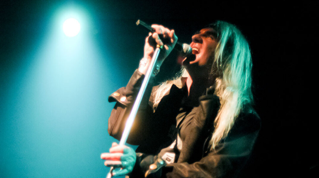 Στιγμιότυπο από τη συναυλία των Saxon στην Αθήνα το 2003