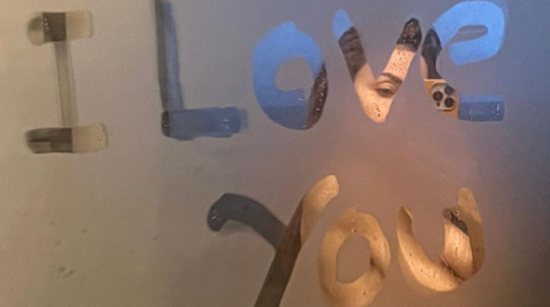 Η Ελένη Φουρέιρα και ο Άγιος Βαλεντίνος σε μια αισθησιακή ανάρτηση στο Instagram