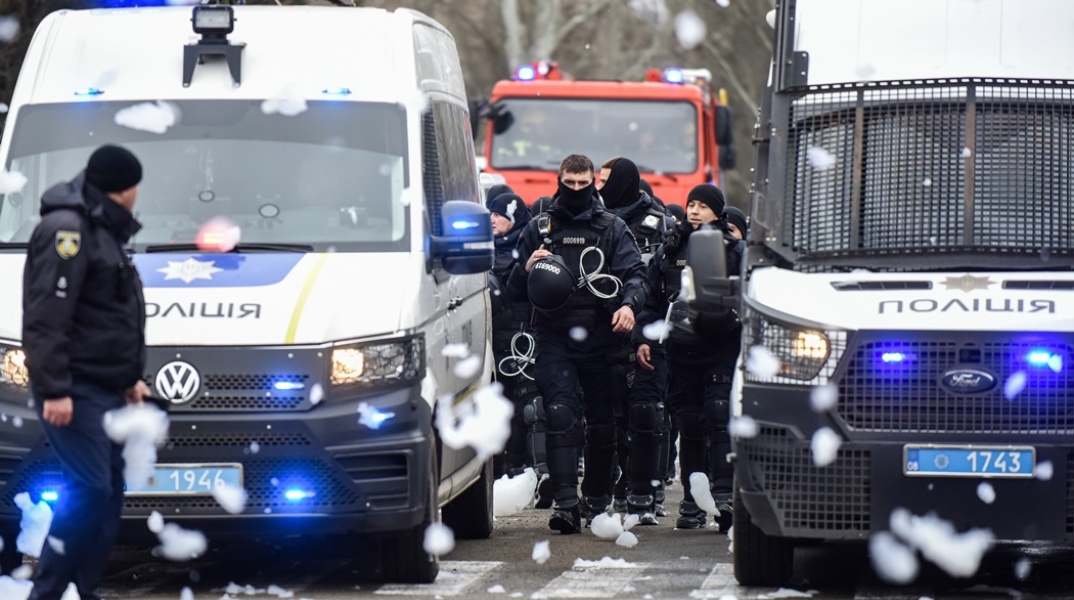 Αστυνομικοί κατά τη διάρκεια άσκησης στην Ουκρανία