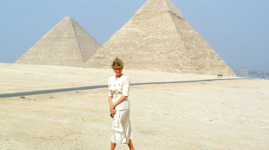 Η πριγκίπισσα Νταϊάνα στις πυραμίδες της Αιγύπτου