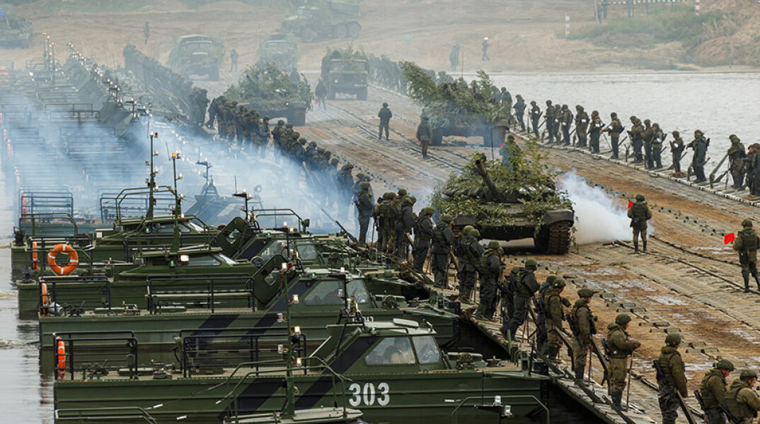 Ρωσικός στρατός έχει συγκεντρωθεί στα σύνορα με την Ουκρανία