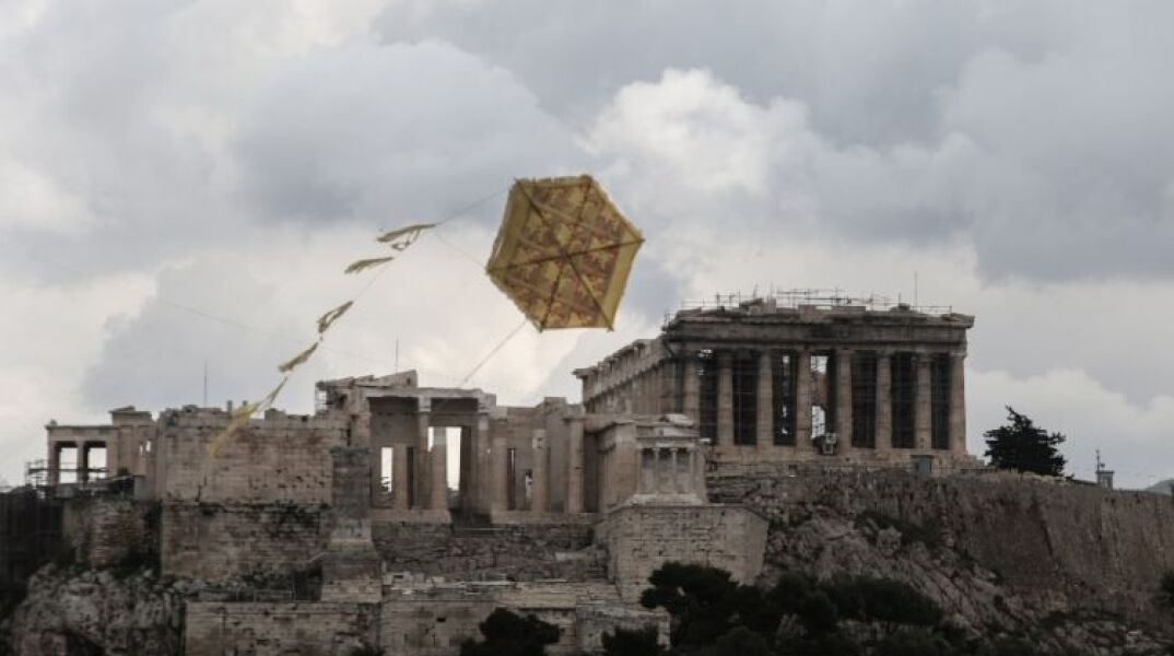 Χαρταετός στην Ακρόπολη