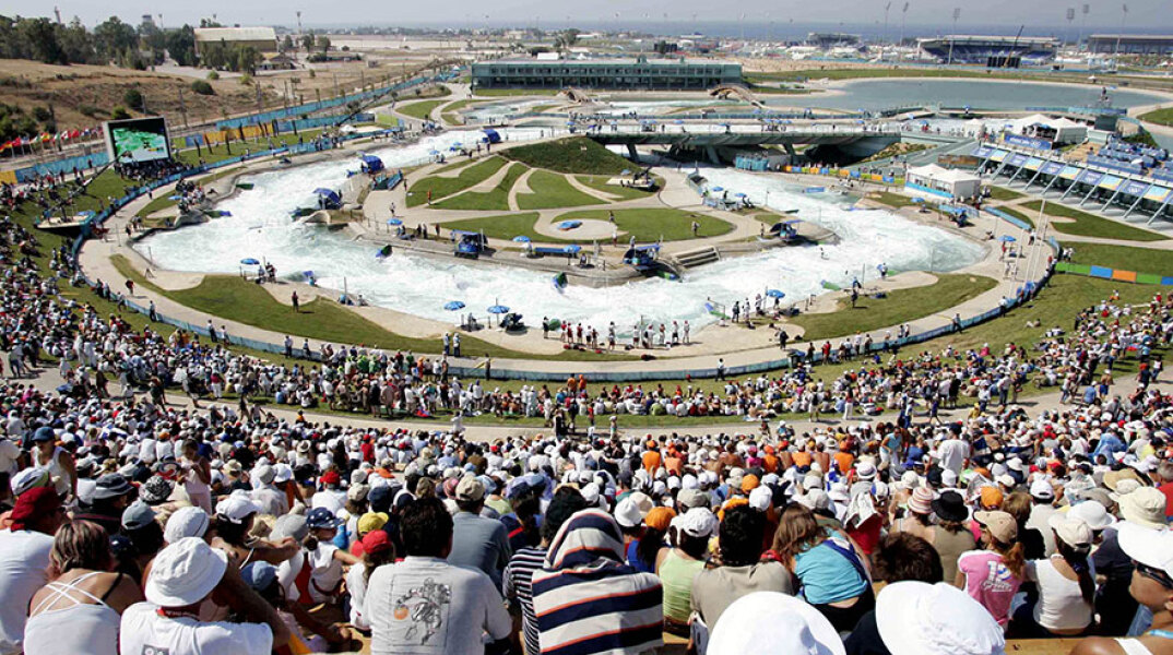 Ολυμπιακοί Αγώνες 2004: Θεατές παρακολουθούν κανόε καγιάκ στο Ελληνικό