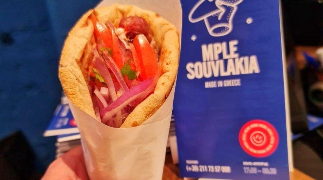 Mple Souvlakia: Τυλιχτά (και) με κόκορα, γύρο σελινόριζα, ζυγούρι