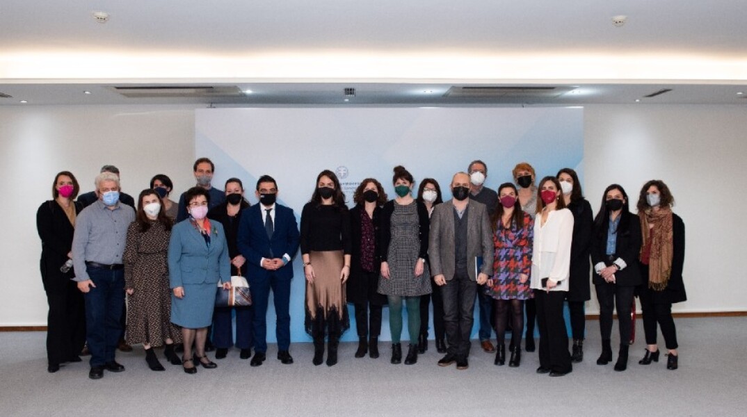 Σε συνάντηση εργασίας στο υπουργείο Εργασίας και Κοινωνικών Υποθέσεων προσκάλεσε χθες Τρίτη, 15 Φεβρουαρίου, η υφυπουργός Δόμνα Μιχαηλίδου, τους φορείς παιδικής προστασίας