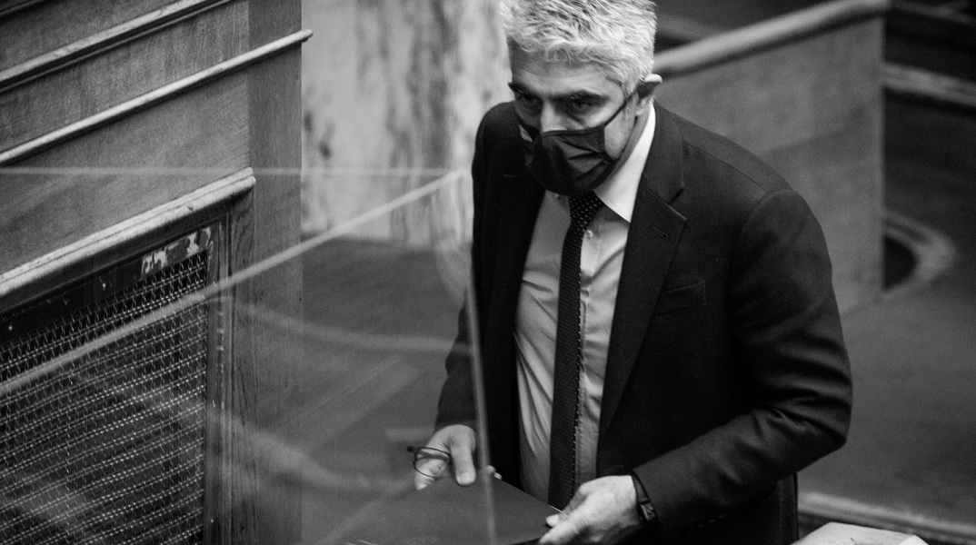 Ο Γιώργος Τσίπρας στο βήμα της Βουλής