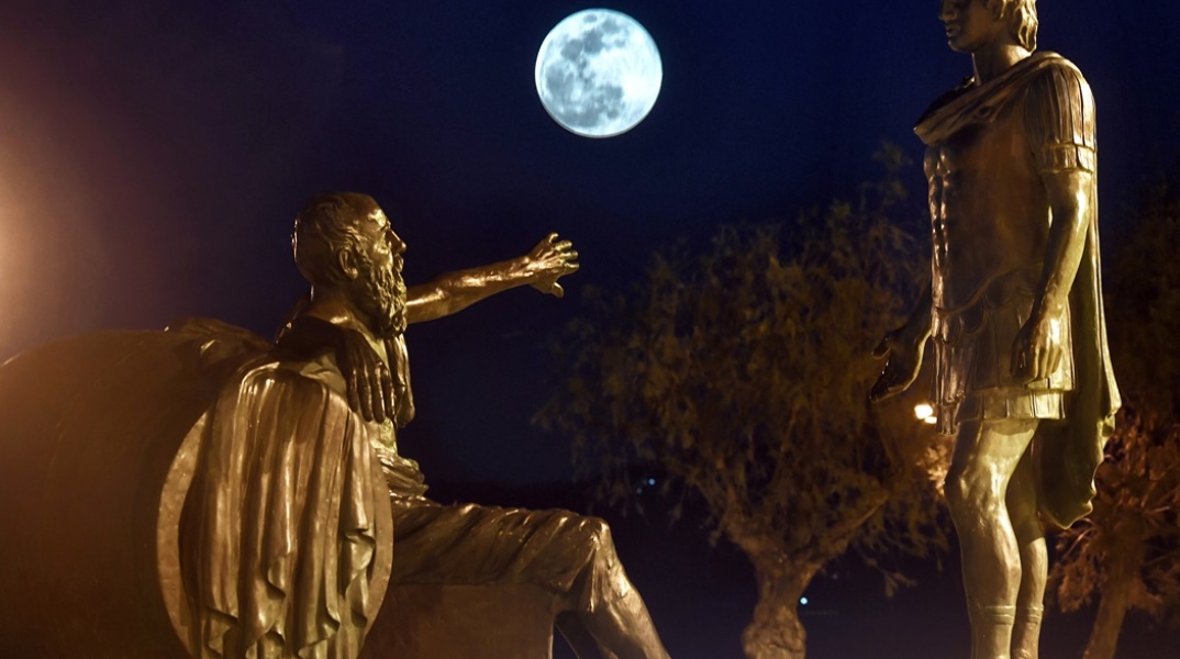 Πανσέληνος του χιονιού: Φωτογραφία από την πανσέληνο του Φεβρουαρίου στην Αθήνα