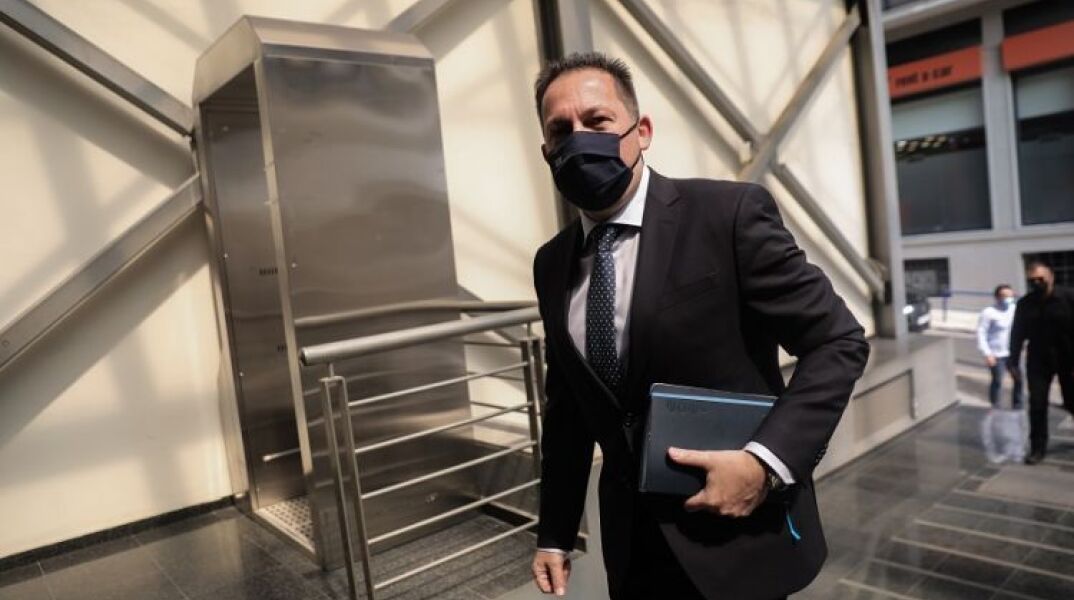 Πέτσας: O Τσίπρας ζητά πρόωρες εκλογές για να μη βγει τρίτος