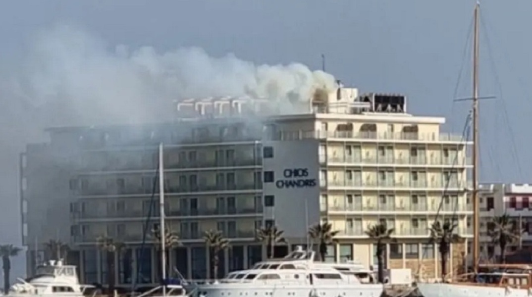 Στις φλόγες ξενοδοχείο στη Χίο