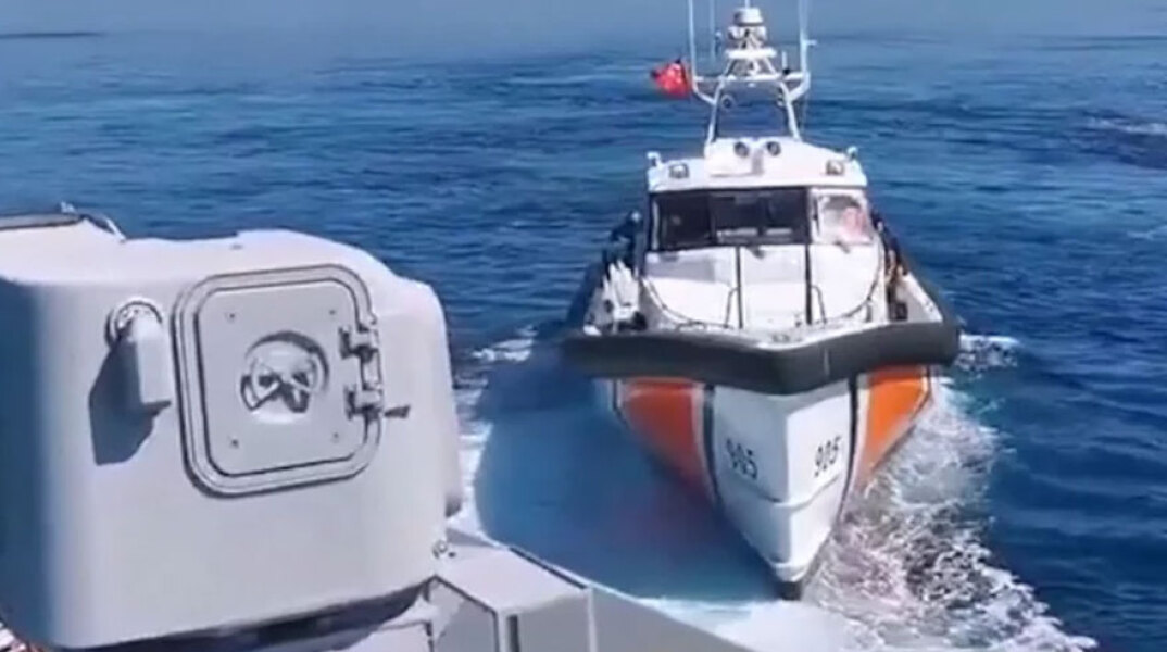 Τουρκική ακταιωρός παρενοχλεί ελληνικά σκάφη στο Αιγαίο