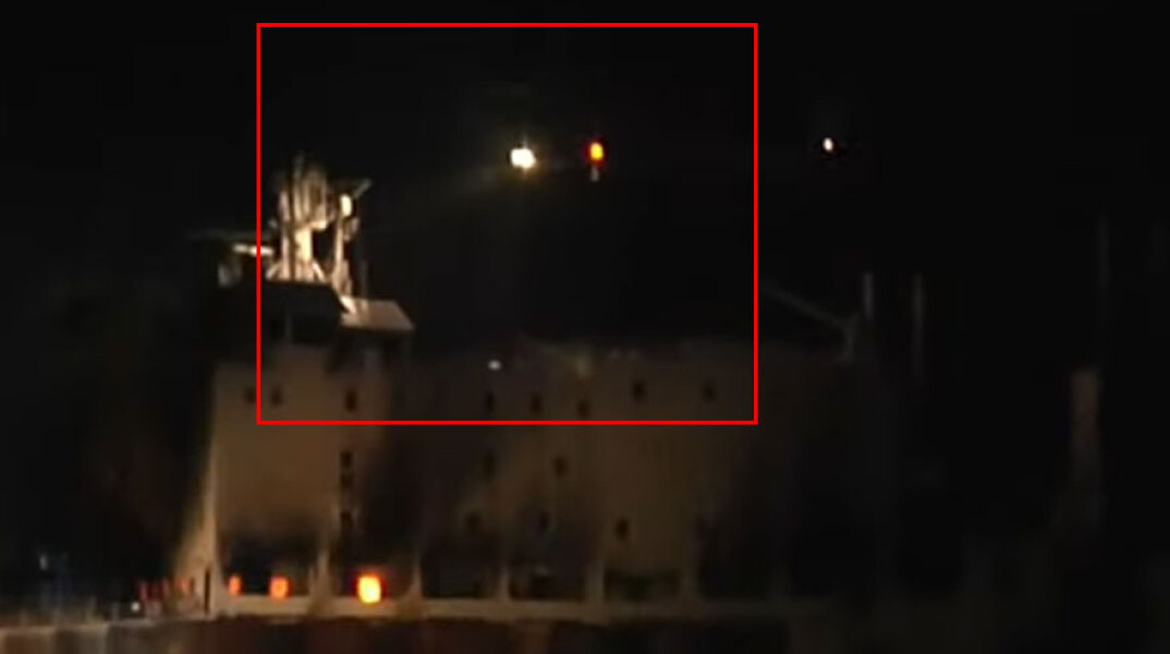 Ελικόπτερο πάνω από το Euroferry Olympia για τη διάσωση επιβατών