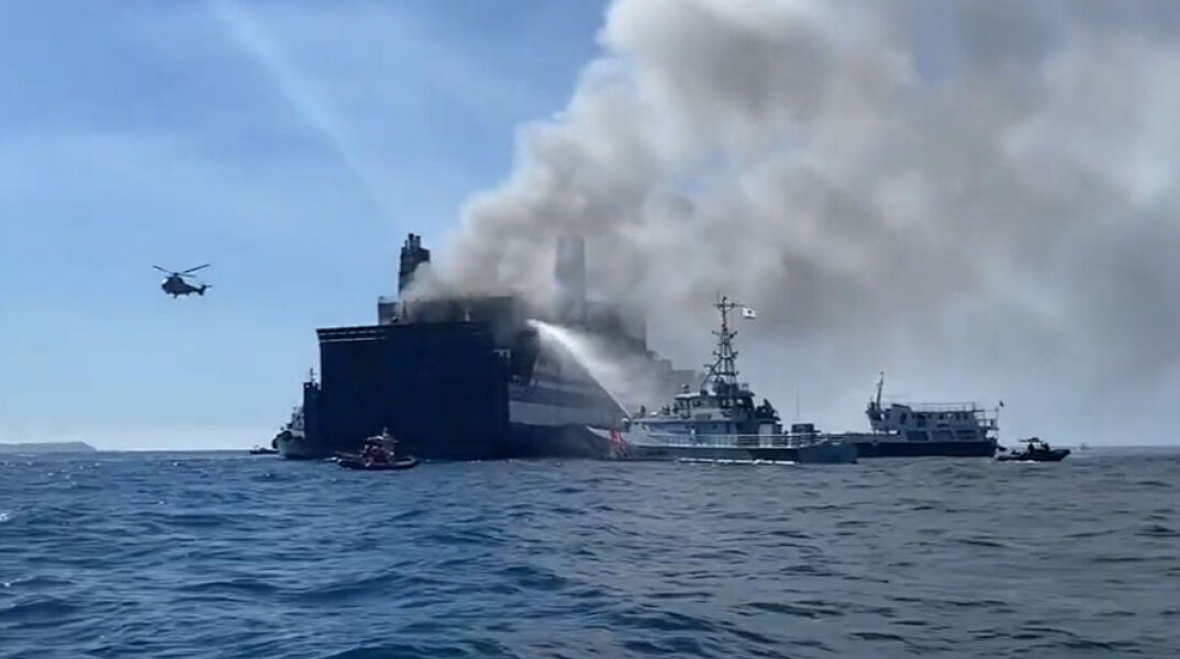 Η φωτιά στο Euroferry Olympic και η επιχείρηση κατάσβεσης στην Κέρκυρα