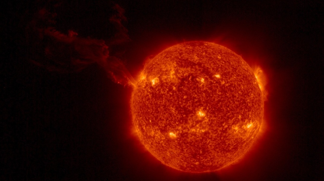 Διάστημα–Γιγάντια έκρηξη στον Ήλιο μήκους εκατομμυρίων χιλιομέτρων “είδε” το σκάφος Solar Orbiter της ESA/NASA	