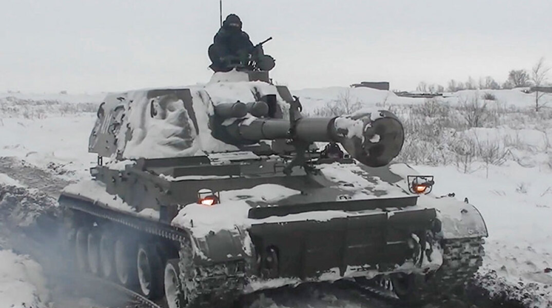 Ρωσικό άρμα μάχης στα σύνορα με την Ουκρανία