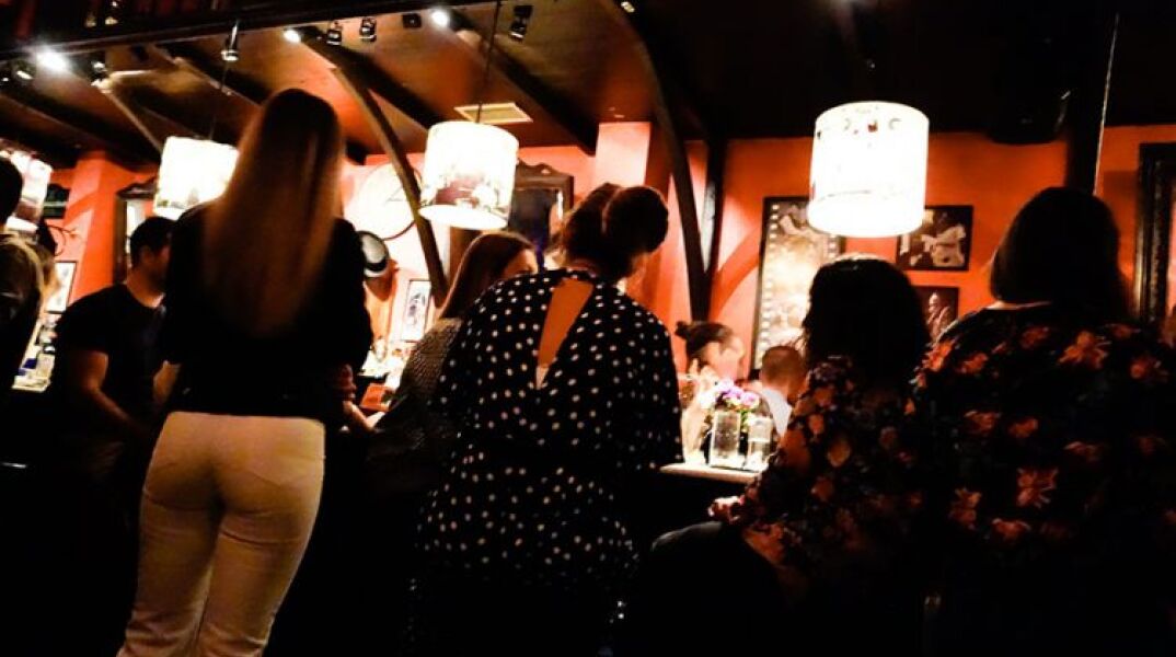 Επιστρέφουν οι όρθιοι σε εστίαση και διασκέδαση 