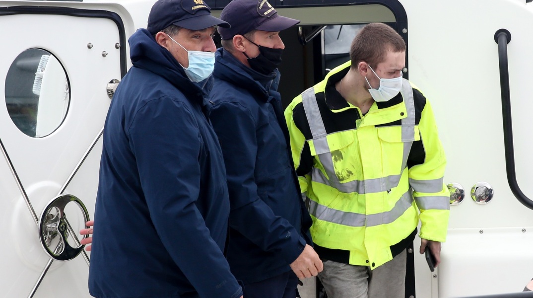 Euroferry Olympia: Ασφαλής και σε καλή κατάσταση ο 21χρονος Λευκορώσος, μεταφέρθηκε στο νοσοκομείο της Κέρκυρας – Το χρονικό της διάσωσής του.