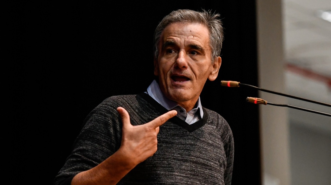 Ο Αρίστος Δοξιάδης αναφέρθηκε στη συνέντευξη του πρώην υπουργού στον κυριακάτικο Τύπο και σχολίασε τις απόψεις του Ευκλείδη Τσακαλώτου για την Αριστερά και την οικονομία. 