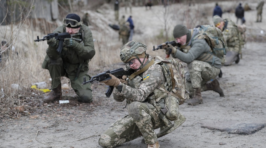 Ρωσο-Ουκρανικός Πόλεμος: Κρότοι εκρήξεων οβίδων του πυροβολικού ηχούν σε κεντρικούς, βόρειους και δυτικούς τομείς του Ντονέτσκ.