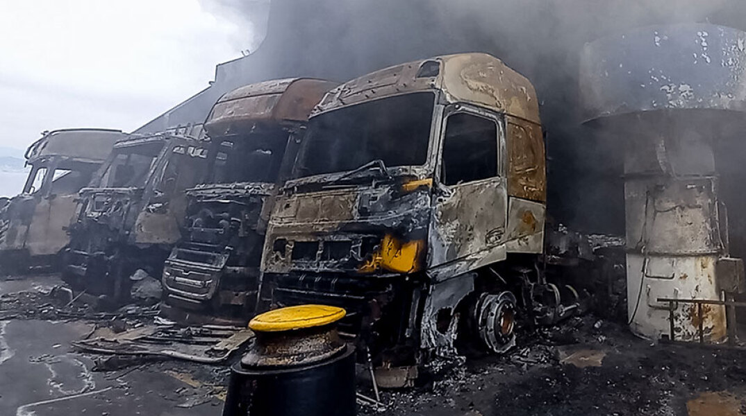 Καμμένα φορτηγά στο Euroferry Olympia