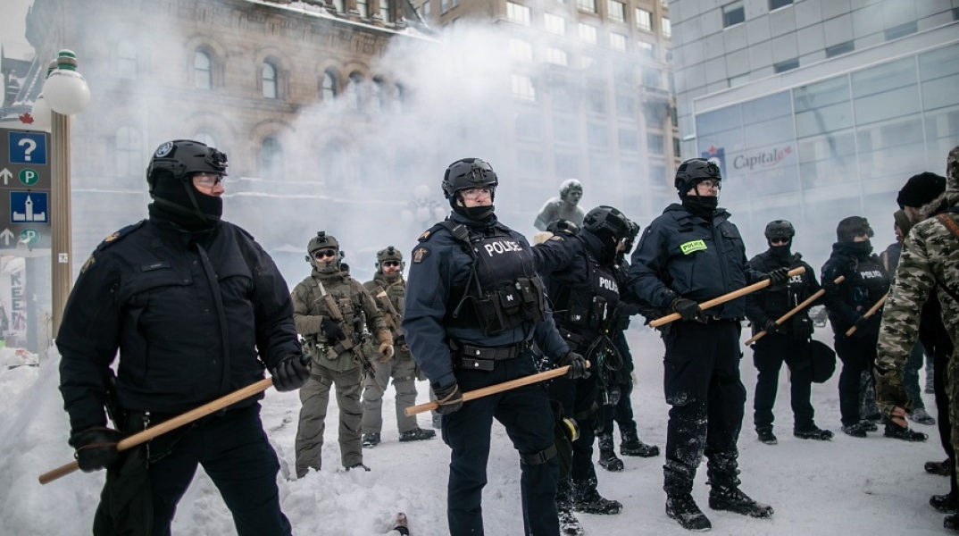 Οτάβα: Η αστυνομία ασφάλισε την πόλη & απομάκρυνε τους διαδηλωτές