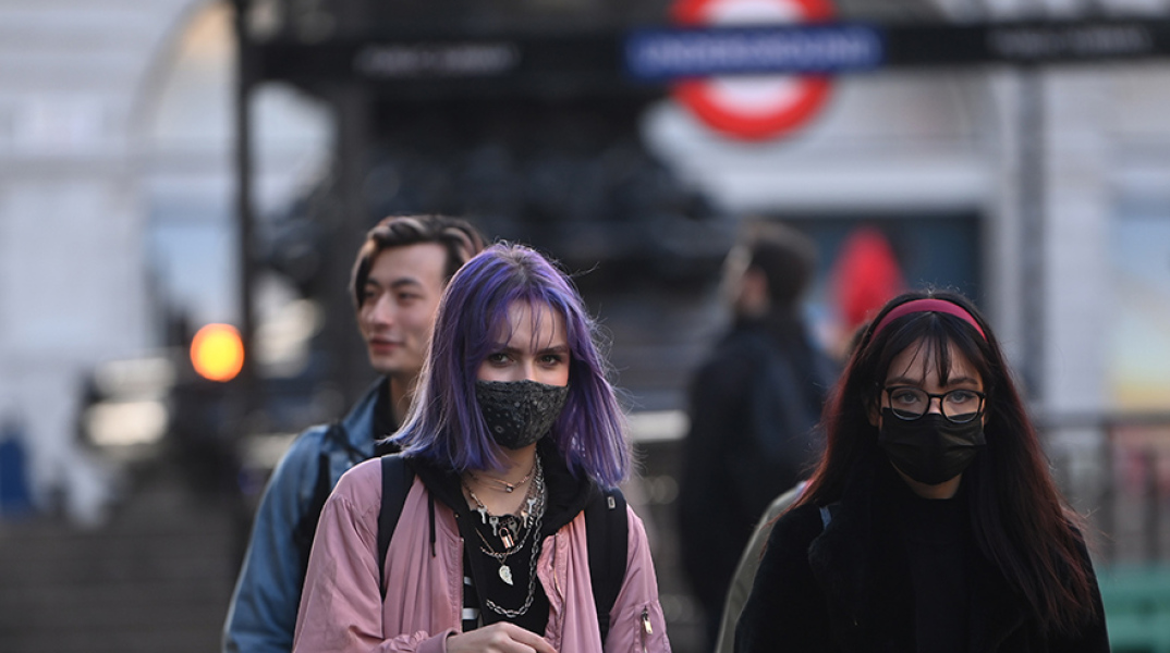 Κορωνοϊός: Τέλος η υποχρεωτική καραντίνα στην Βρετανία για όσους νοσούν 