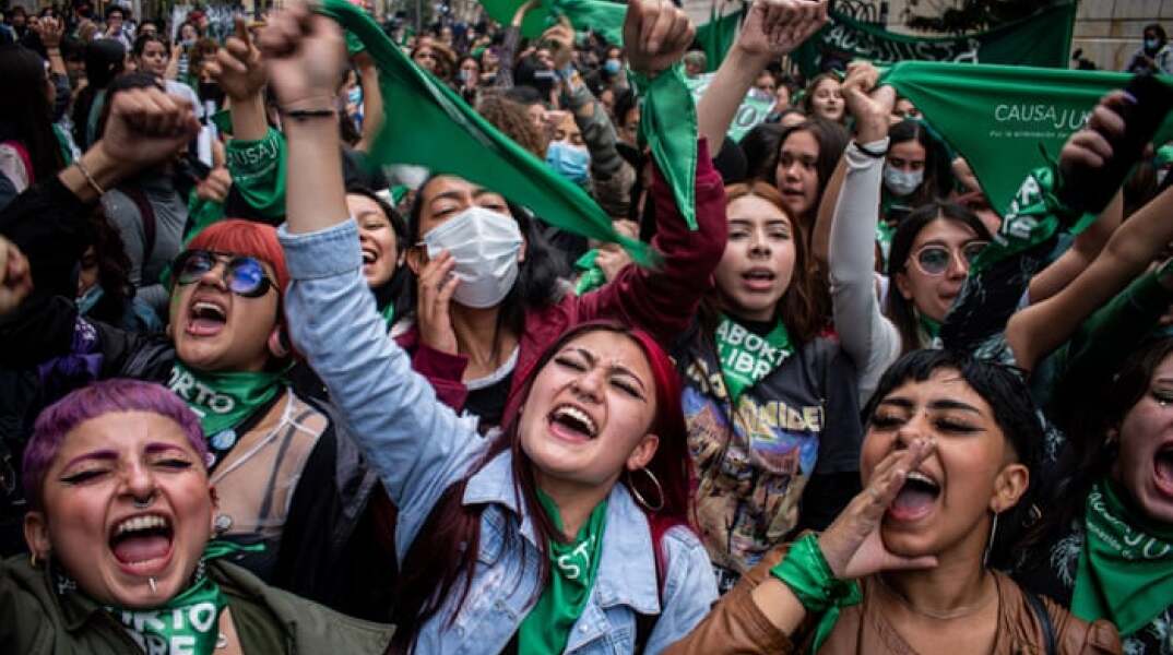 Ιστορική νίκη: Η Κολομβία νομιμοποίησε τις αμβλώσεις